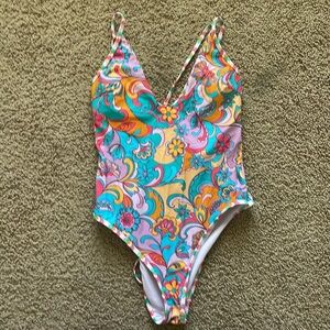 Cupshe Boho Wavy Paisley Strappy Tie Back One Piece Swimsuit